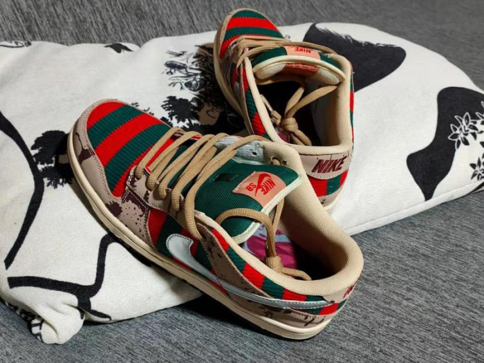 NIKE SB Dunk Low “Freddy Krueger” 313170-202