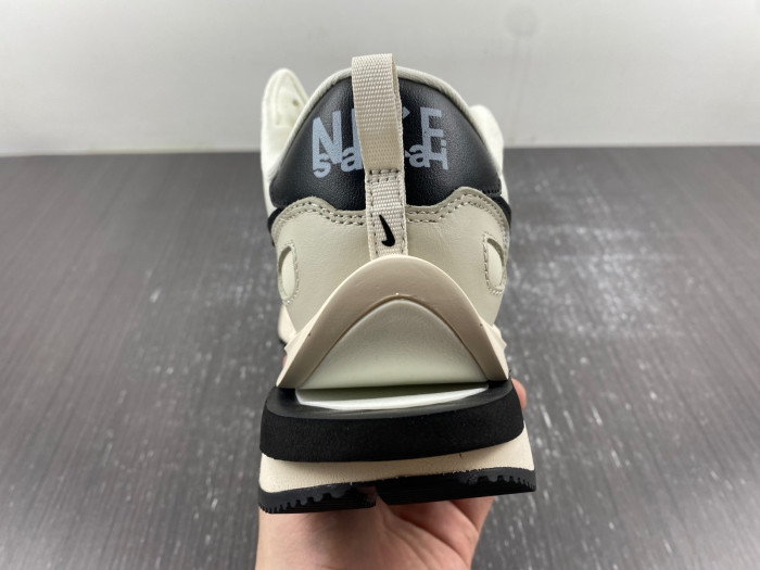 Sacai x VaporWaffle “Tour Yellow ” DD1875-101