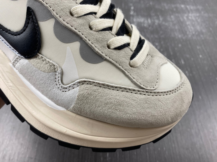 Sacai x VaporWaffle “Tour Yellow ” DD1875-101