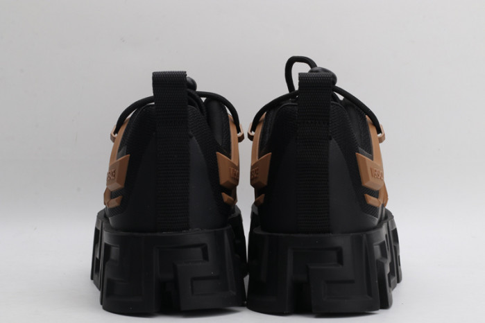VER DESIGNER SNEAKERS