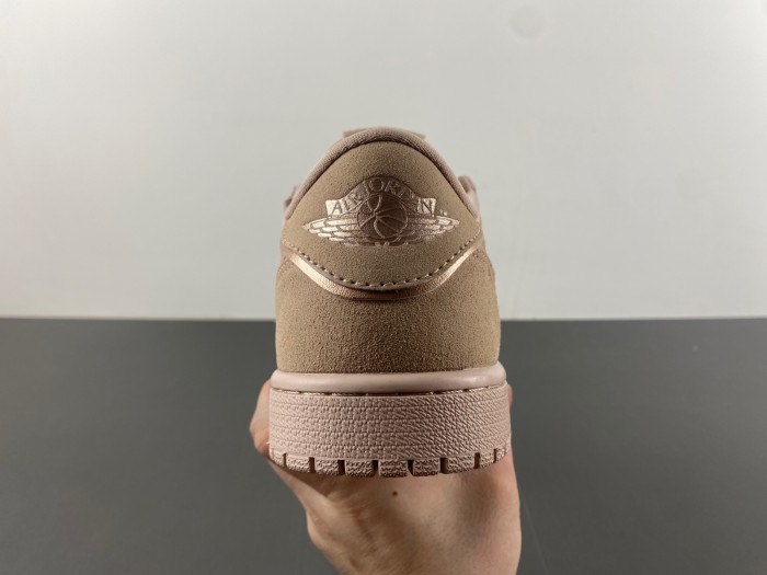 Travis Scott x Air Jordan 1 AO1935-204