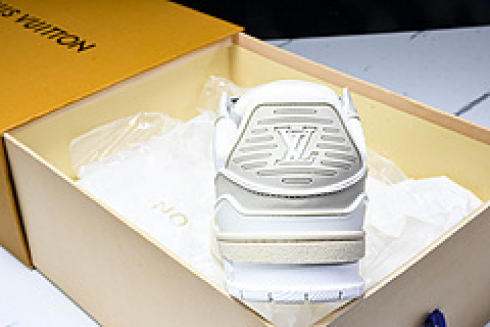 L&V SNEAKERS