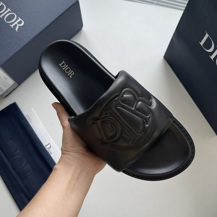 DO DESIGNER SLIPPERS