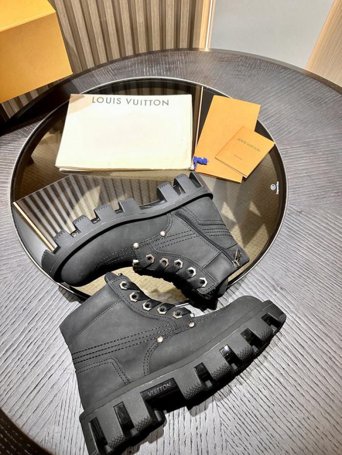 L&V SNEAKERS