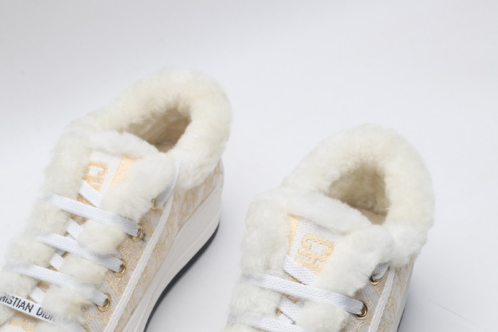 D designer sneaker