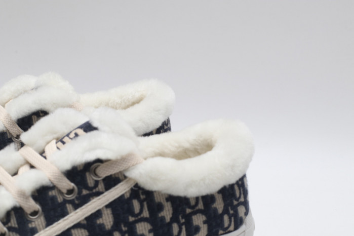 D designer sneaker
