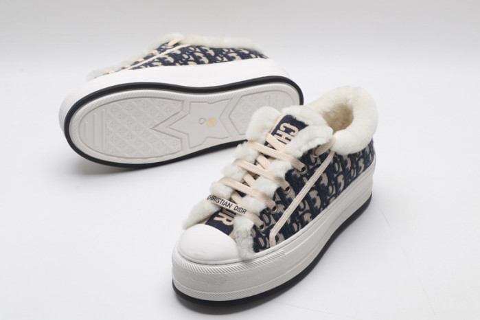 D designer sneaker