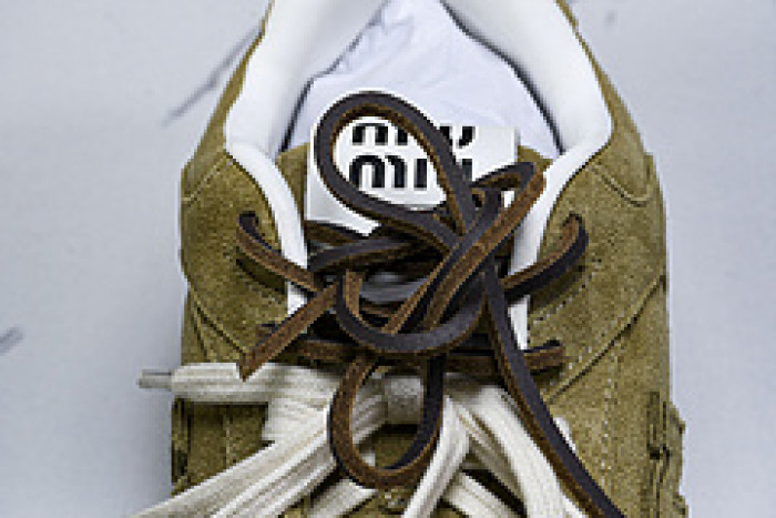New Balance Mi­u