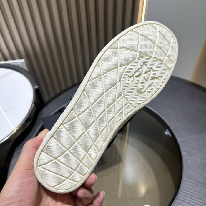 AM1R1 SNEAKERS