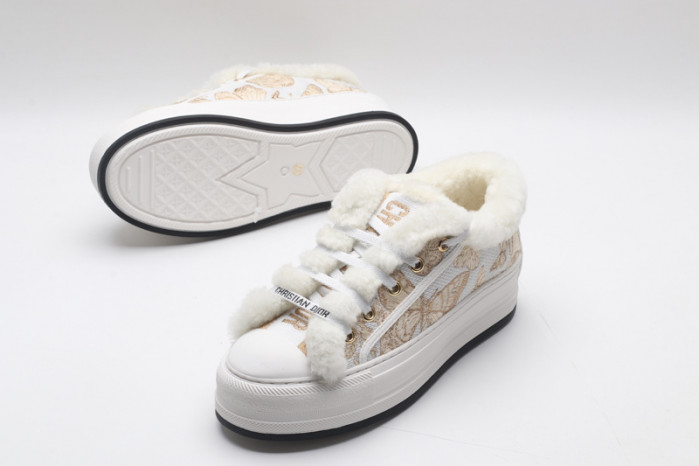 D designer sneaker