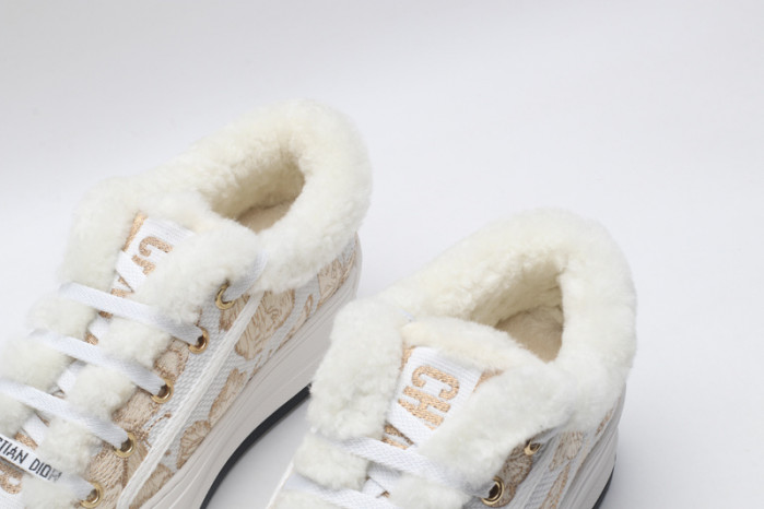 D designer sneaker