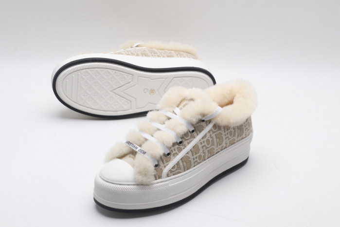 D designer sneaker
