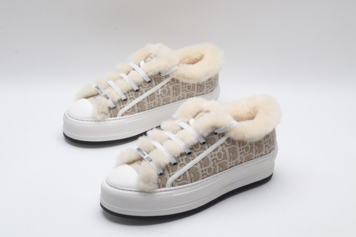 D designer sneaker