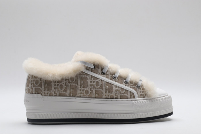 D designer sneaker
